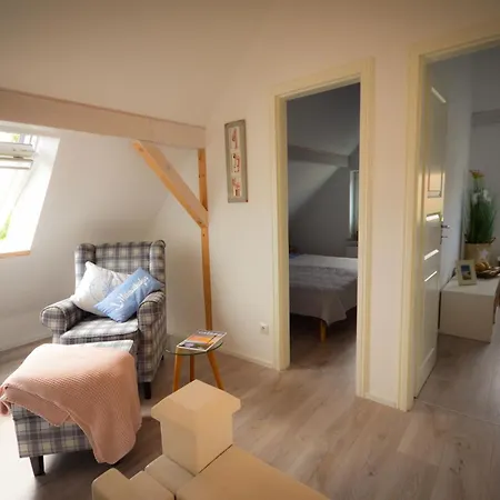 بيت للعطل In Mit Kleinem Garten